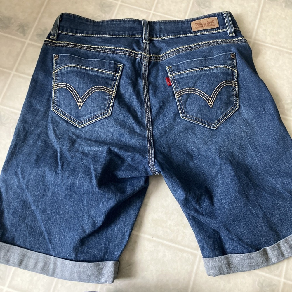 Levi's Bermuda Rolled Cuff Medium Wash Blue Denim Jean Shorts Women's size 10 - Picture 4 of 4